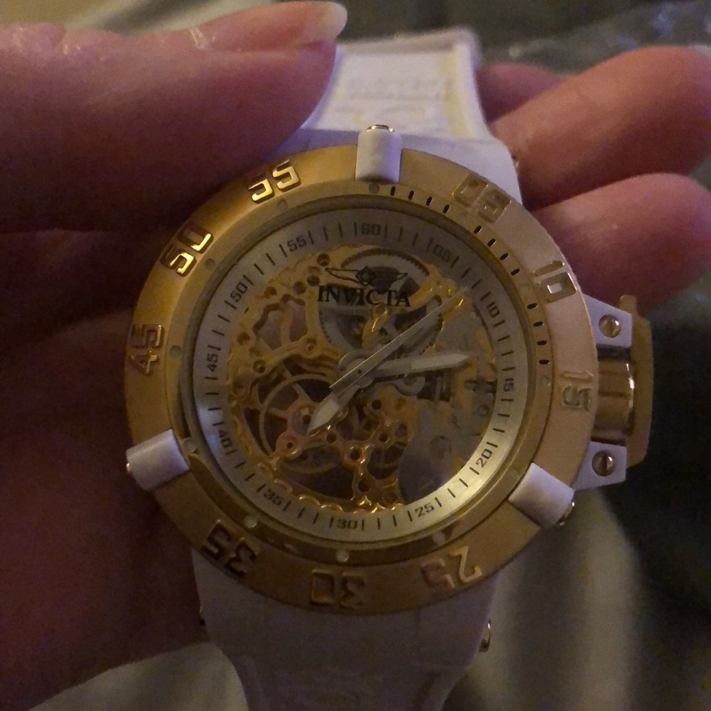Invicta - Picture 2 of 5